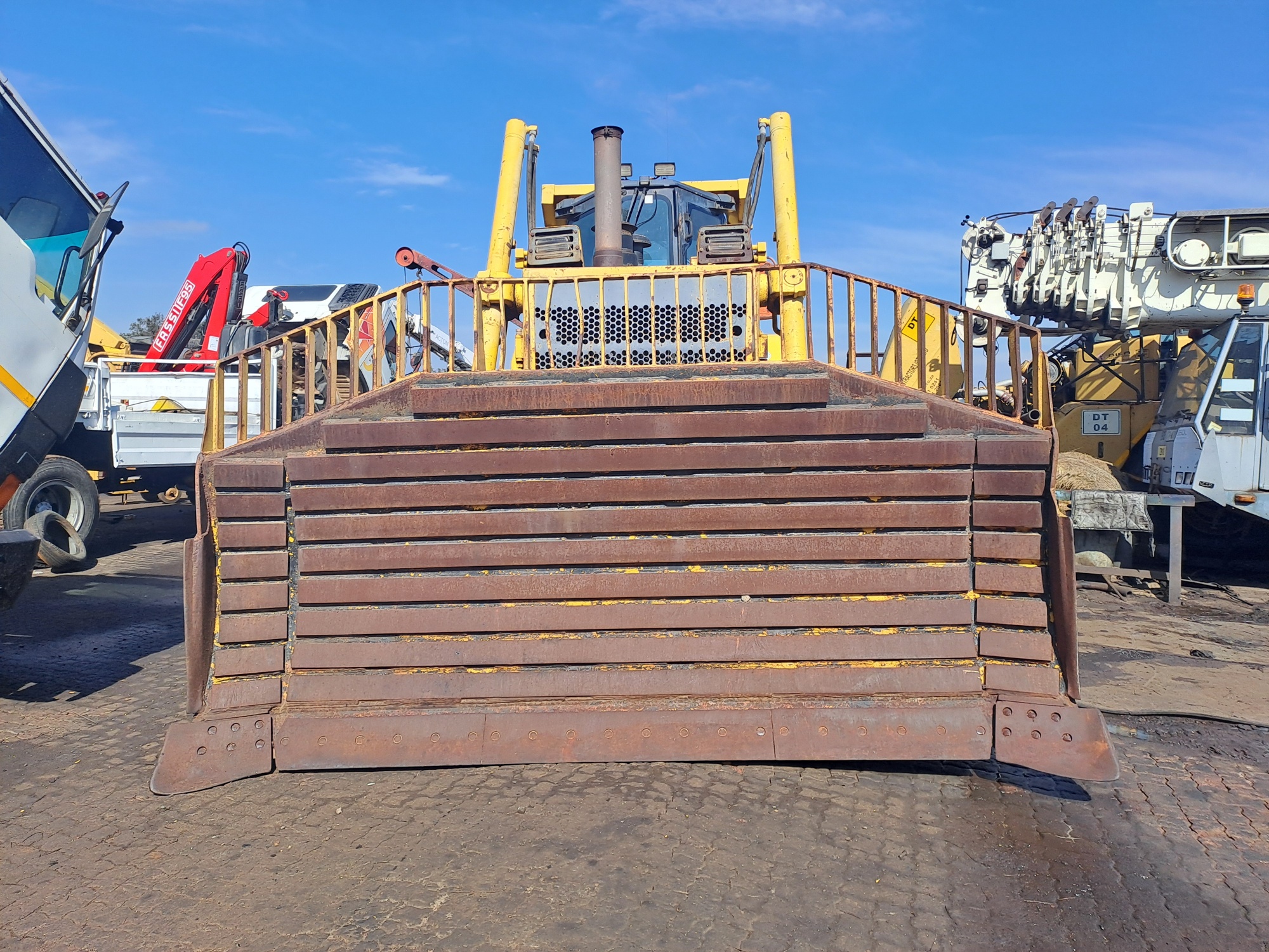 Komatsu D85 EX15 Dozer 3