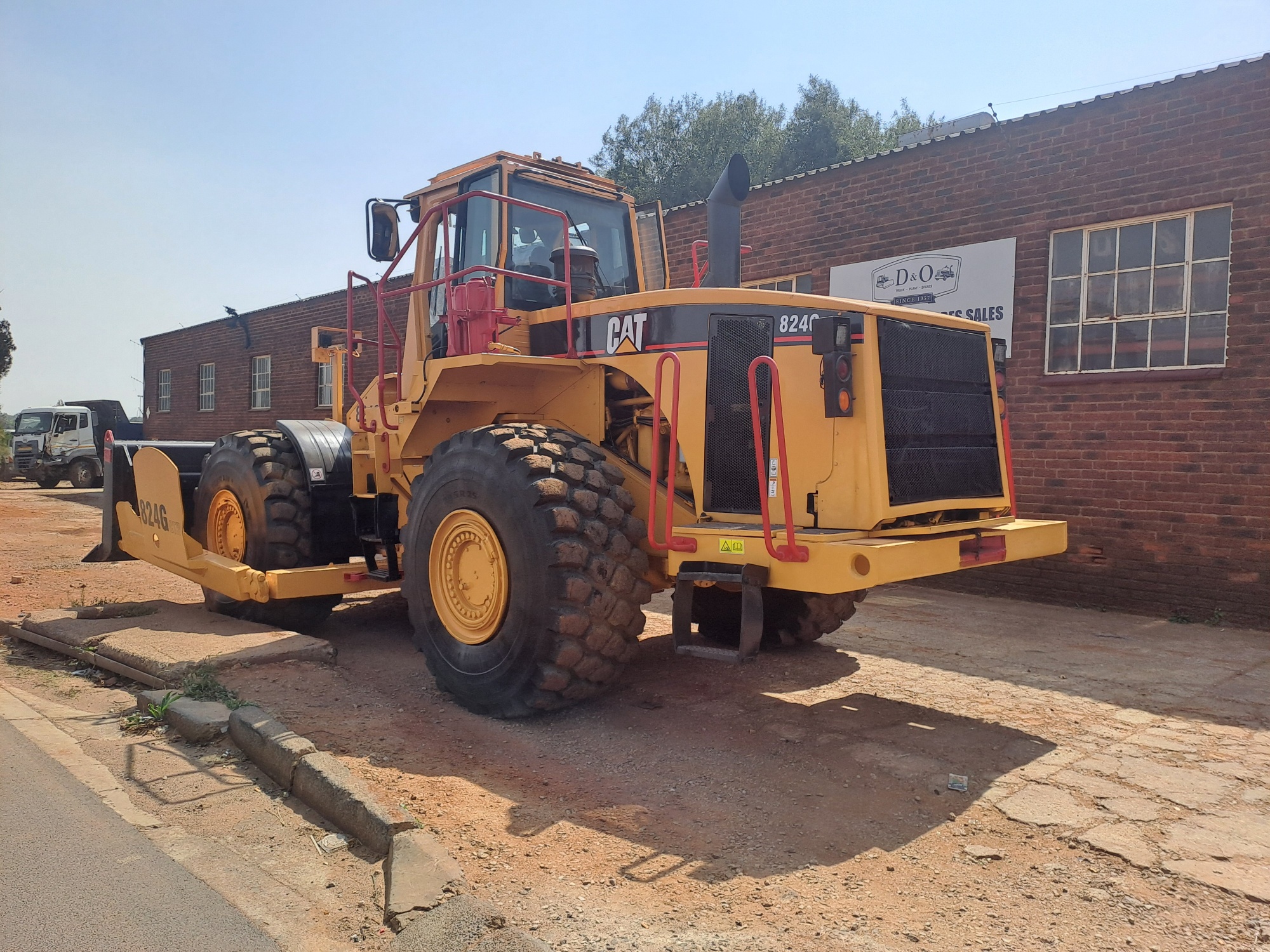 Cat 824G Wheeled Dozer 6