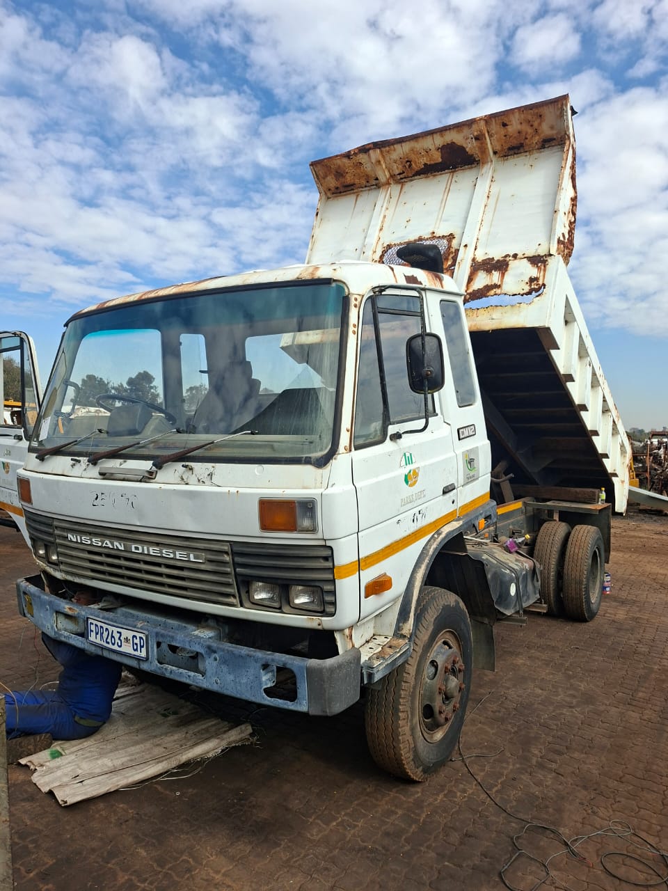 Nissan CM12 Tipper