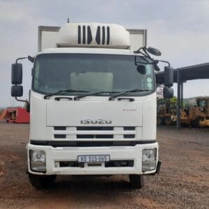2014 ISUZU FTR 850 Smoother Fridge Truck