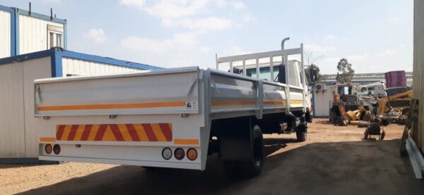 2002 UD 60 Dropside - Image 7