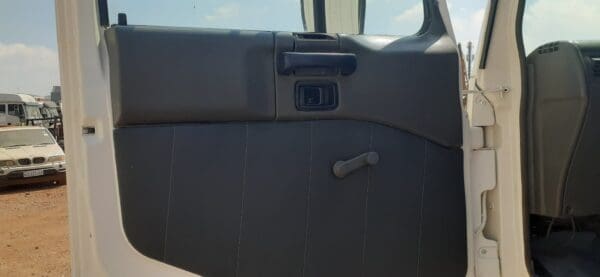2002 UD 60 Dropside - Image 8