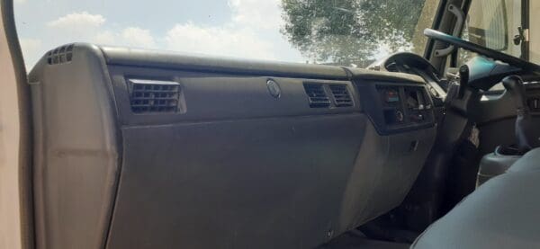 2002 UD 60 Dropside - Image 12