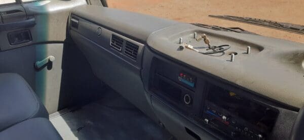 2002 UD 60 Dropside - Image 14