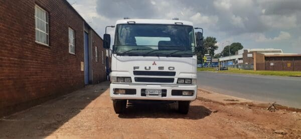 2011 Mitsubishi Fuso FV26:310 Lugger 6x4 - Image 2