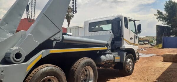 2011 Mitsubishi Fuso FV26:310 Lugger 6x4 - Image 4