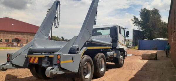 2011 Mitsubishi Fuso FV26:310 Lugger 6x4 - Image 5