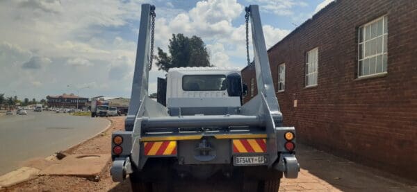 2011 Mitsubishi Fuso FV26:310 Lugger 6x4 - Image 6