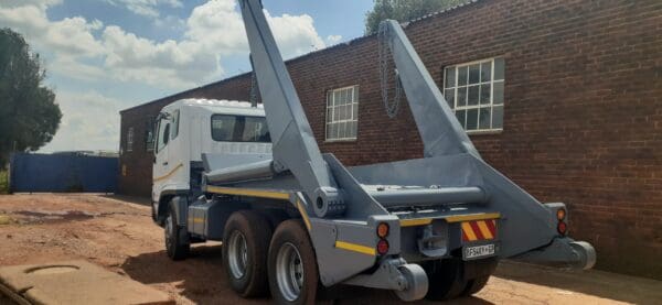 2011 Mitsubishi Fuso FV26:310 Lugger 6x4 - Image 7