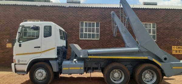 2011 Mitsubishi Fuso FV26:310 Lugger 6x4 - Image 8
