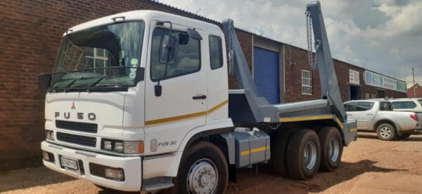 2011 Mitsubishi Fuso FV26:310 Lugger 6x4 - Image 9