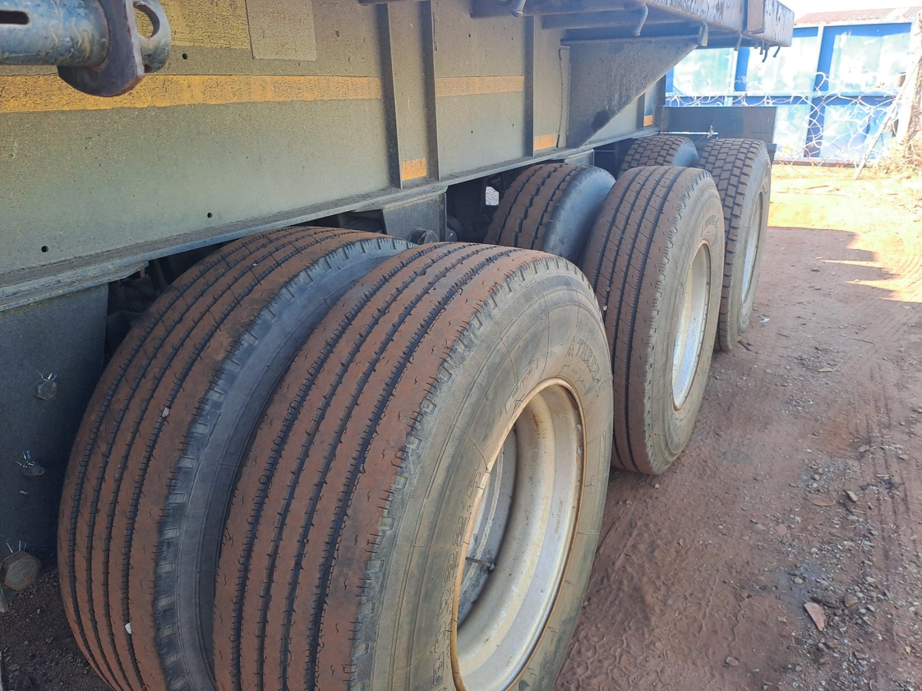 2015 Paramount Semi Trailer Tri Axle Flatdeck Trailer 14 meter - Image 11