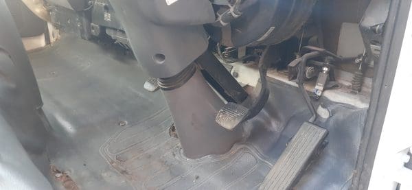 2014 Nissan UD40L Dropside 4x2 - Image 11