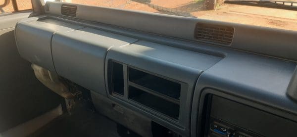 2014 Nissan UD40L Dropside 4x2 - Image 14