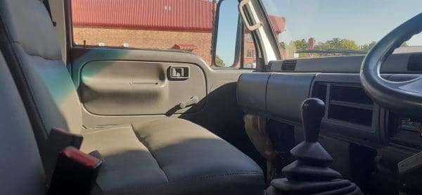 2014 Nissan UD40L Dropside 4x2 - Image 15