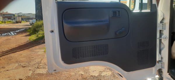 2014 Nissan UD40L Dropside 4x2 - Image 16