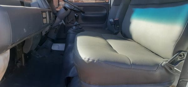 2014 Nissan UD40L Dropside 4x2 - Image 17
