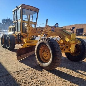 CAT120G grader with scarifier