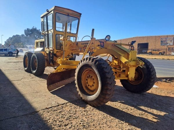 CAT120G grader with scarifier