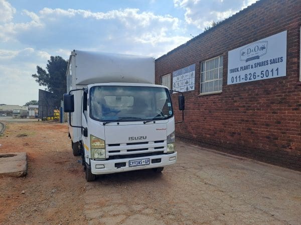 Isuzu NPR300 Smoother Volume Body 4x2 - Image 2