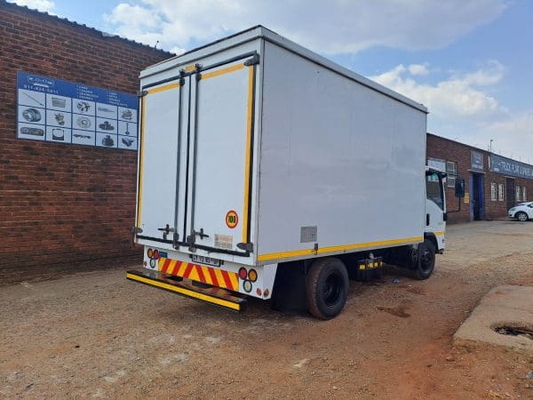 Isuzu NPR300 Smoother Volume Body 4x2 - Image 5
