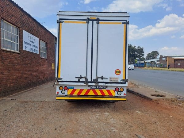 Isuzu NPR300 Smoother Volume Body 4x2 - Image 6