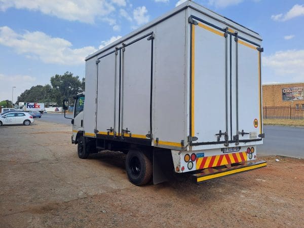 Isuzu NPR300 Smoother Volume Body 4x2 - Image 7