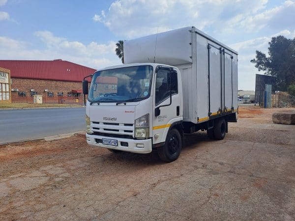 Isuzu NPR300 Smoother Volume Body 4x2 - Image 8