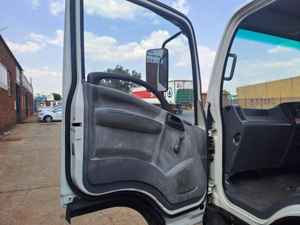 Isuzu NPR300 Smoother Volume Body 4x2 - Image 9