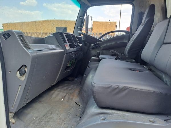 Isuzu NPR300 Smoother Volume Body 4x2 - Image 10