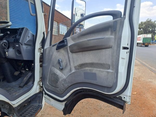 Isuzu NPR300 Smoother Volume Body 4x2 - Image 12