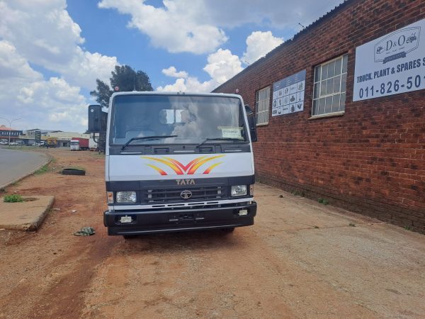 2023 Tata LPT813 EX Chassis Cab 4x2, 420 kms - Image 2
