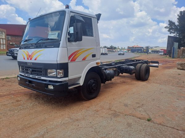 2023 Tata LPT813 EX Chassis Cab 4x2, 420 kms - Image 3