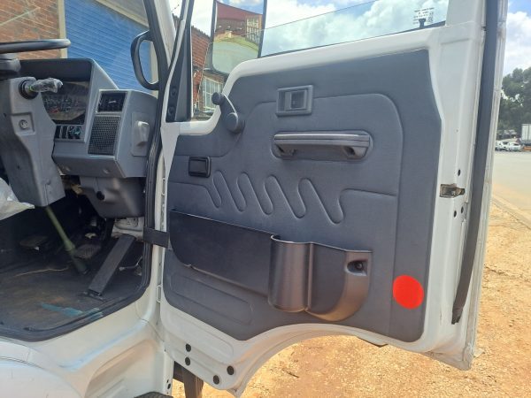 2023 Tata LPT813 EX Chassis Cab 4x2, 420 kms - Image 10