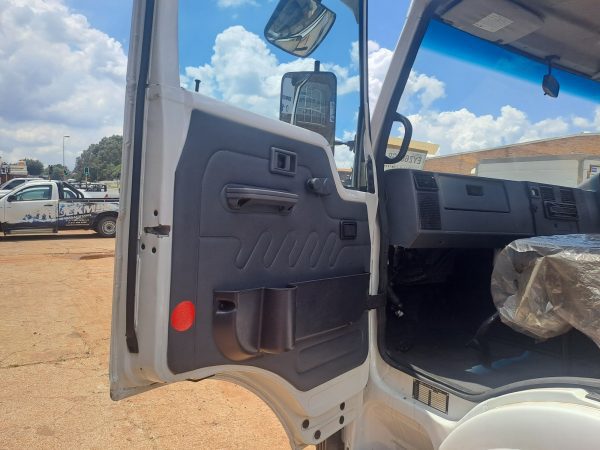 2023 Tata LPT813 EX Chassis Cab 4x2, 420 kms - Image 13