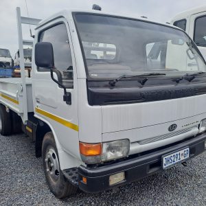 Nissan UD35 Dropside 4x2, 186 174 kms