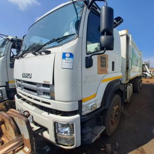 2015 Isuzu FXZ28:360 Compacter 6x4 stripping for spares