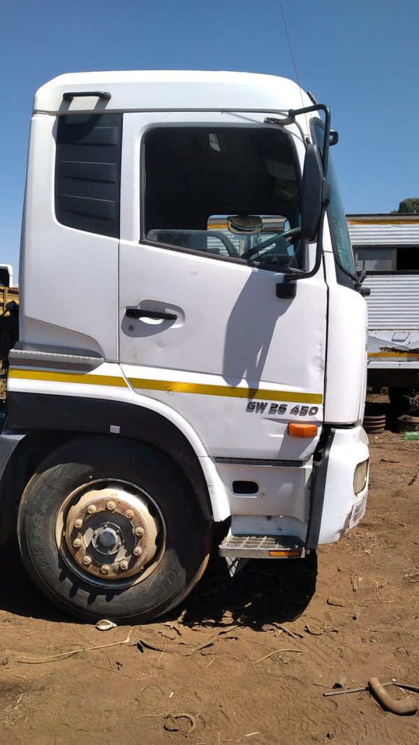 2016 UD Quon GW26:450 Chassis Cab 6x4 - Image 11