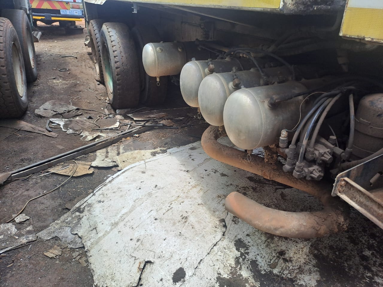2014 Isuzu FXZ 28:360 Compacter 6x4 stripping for spares - Image 6