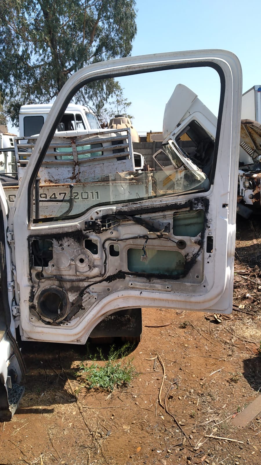 2004 Hyundai HD 72 Dropside 4x2 stripping for stripping - Image 2