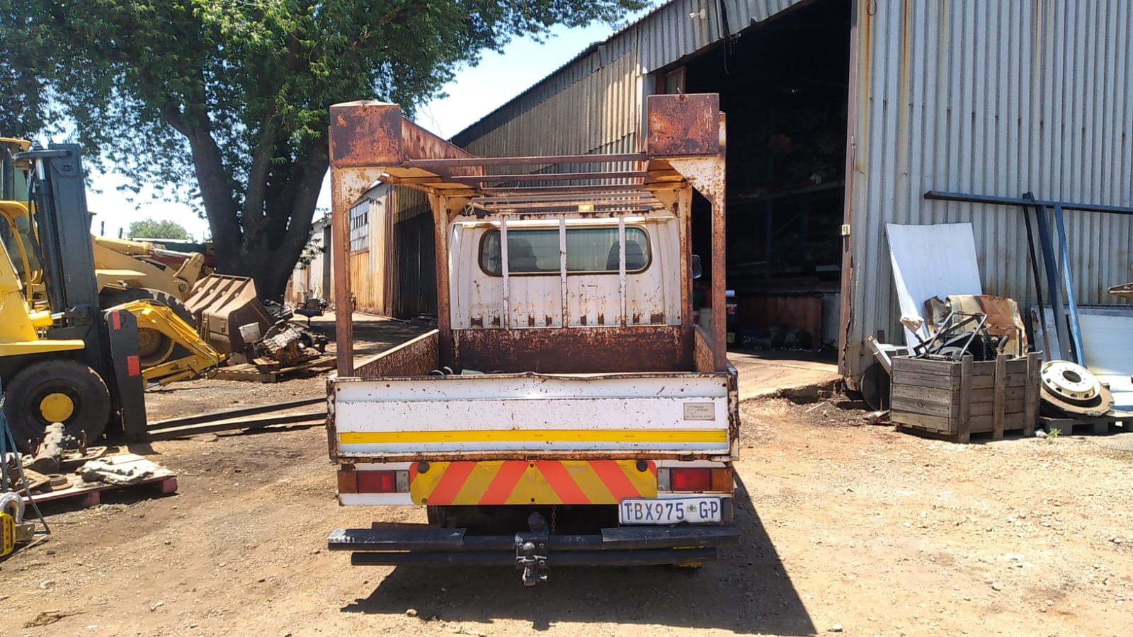 2006 Nissan UD 20 Double Cab Dropside 4x2 stripping for spares. - Image 3