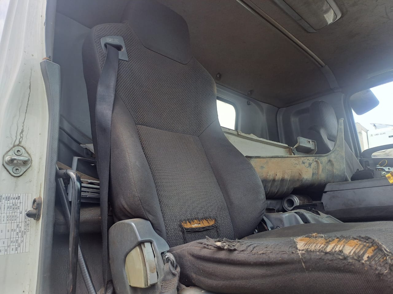 2014 Isuzu FXZ 28:360 Compacter 6x4 stripping for spares - Image 9
