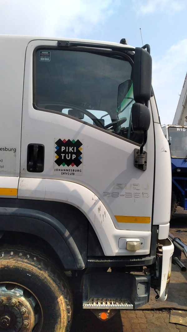 2014 Isuzu FXZ 28:360 Compacter 6x4, non-runner, selling As Is. - Image 2