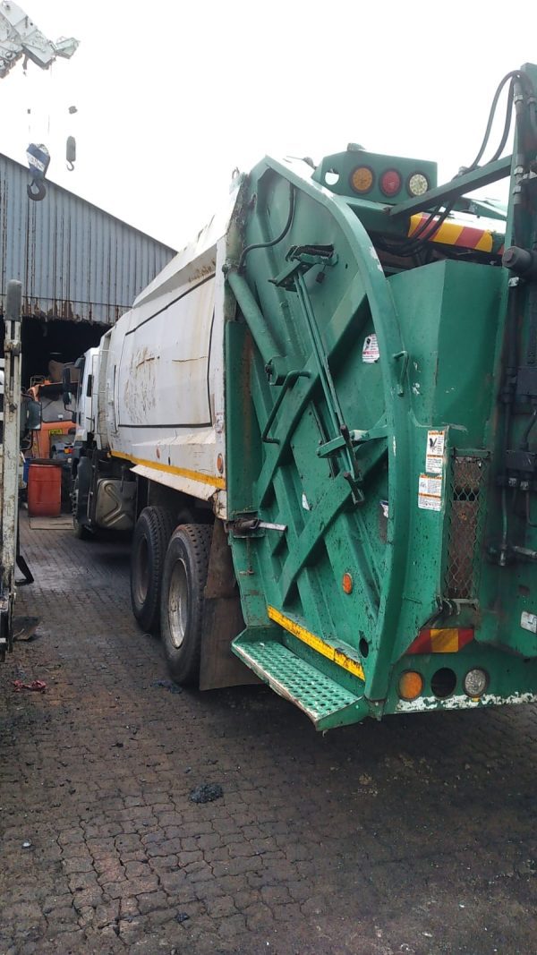 2014 Isuzu FXZ 28:360 Compacter 6x4, non-runner, selling As Is. - Image 5