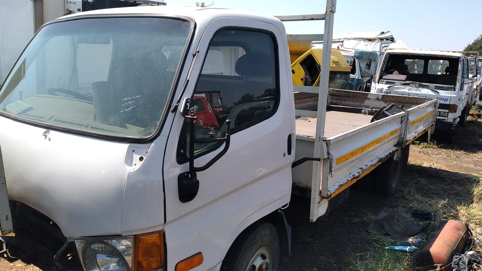 2004 Hyundai HD 72 Dropside 4x2 stripping for stripping - Image 4