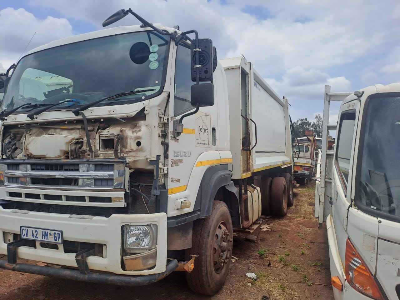 2014 Isuzu FXZ 28:360 Compacter 6x4 stripping for spares - Image 7