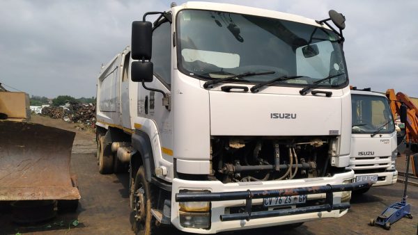 2014 Isuzu FXZ 28:360 Compacter 6x4, non-runner, selling As Is.