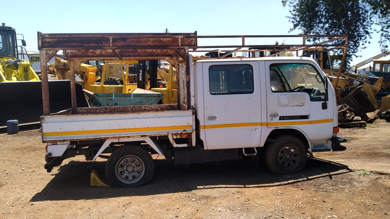 2006 Nissan UD 20 Double Cab Dropside 4x2 stripping for spares. - Image 6