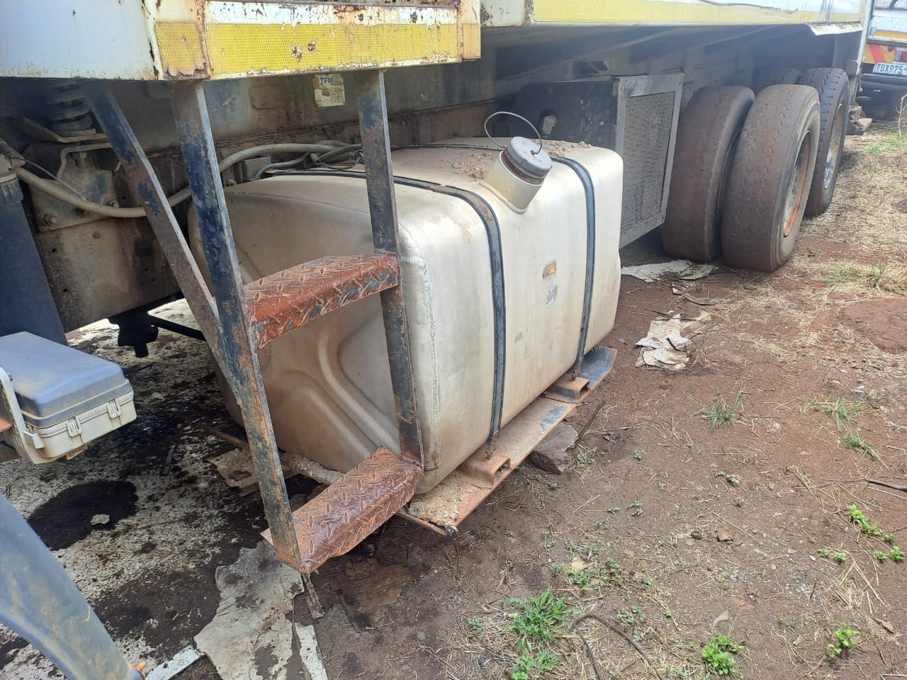 2014 Isuzu FXZ 28:360 Compacter 6x4 stripping for spares - Image 8