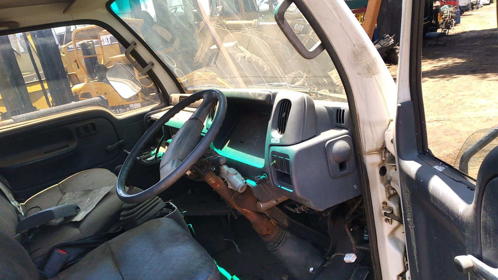 2006 Nissan UD 20 Double Cab Dropside 4x2 stripping for spares. - Image 8
